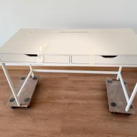 Scrivania e poltrona IKEA