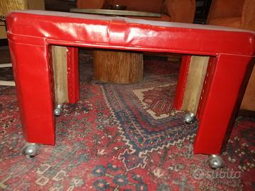 Pouf rosso in vera pelle con ruote