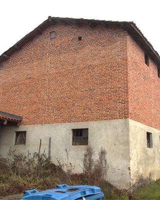 Pianfei (CN), fabbricato con terreno
