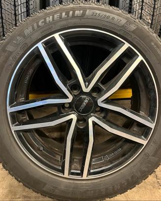 Gomme invernali su cerchi in lega 225/50 R17