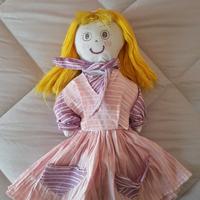 Bambola di stoffa fatta a mano