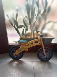 bici  in legno senza pedali