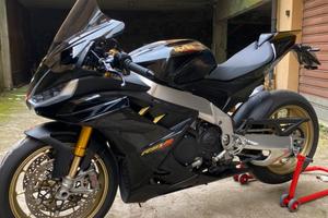 Aprilia rsv4 1100 factory