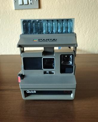 Polaroid Quick 610 con flash Sylvania.