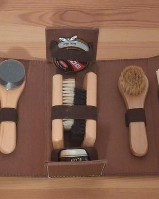 Set pulizia scarpe completo con borsello