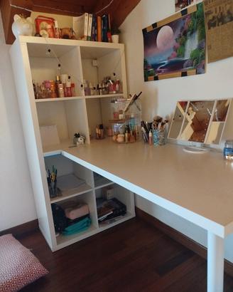 Scrivania con ripiani IKEA 