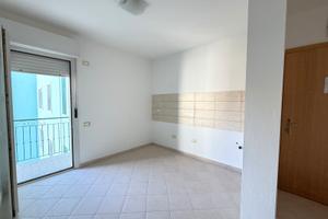 Pari al NUOVO, Bivano con Balcone e P.Auto