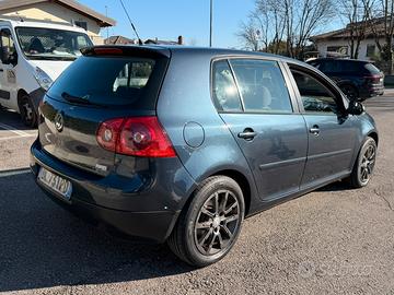 Volkswagen Golf 1.6 benzina