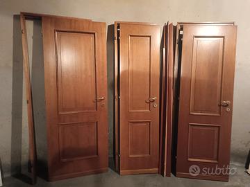 Porte in legno con telaio