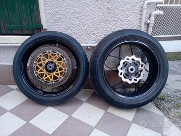 cerchi e gomme cbr per pista