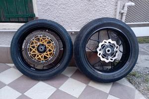 cerchi e gomme cbr per pista