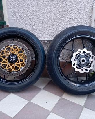 cerchi e gomme cbr per pista