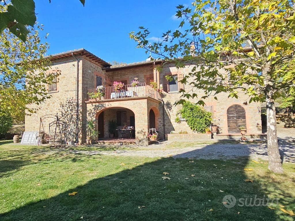 Rustico / Casale di 253 m² con più di 5 locali e b - Vista 5