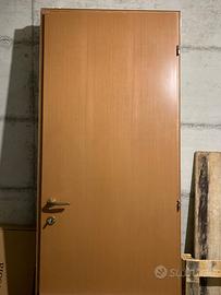 2 porte con cornici annesse