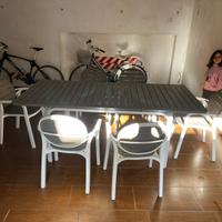 Tavolo con sedie