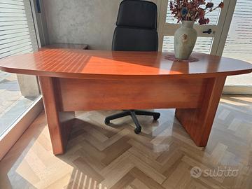 Scrivania + Cassettiera + Vetrinetta 