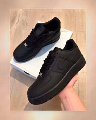 Nike Air Force 1 Nere 37.5