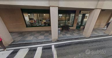 Locale commerciale con box