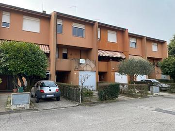 VILLA A SCHIERA A CASTELFRANCO VENETO