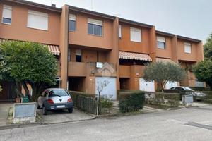 VILLA A SCHIERA A CASTELFRANCO VENETO