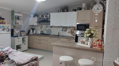 Cucina completa di accessori ed elettrodomestici