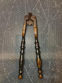 Schiaccianoci piatto antico 