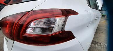 PEUGEOT 308 ANNO 2015 - STOP POSTERIORE DESTRO