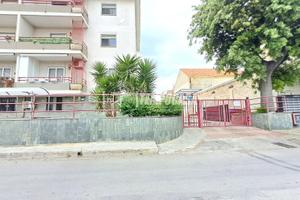 Trivani in zona centralissima con box! Buono stato