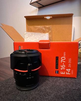 Sony Zeiss 16-70mm F4 OSS – Attacco E APS-C