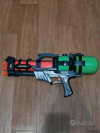pistola ad acqua giocattolo