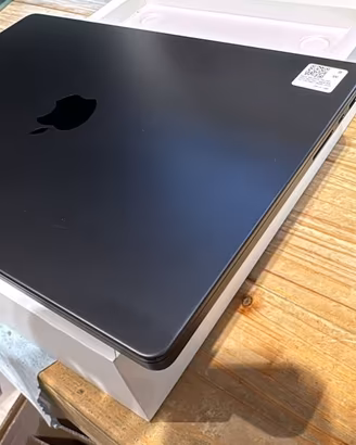 MacBook Pro 16″ M1 Max RAM 32Gb, SSD 1Tb Ex Demo