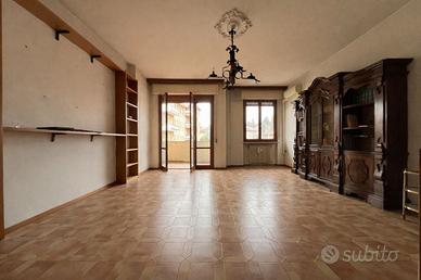 Appartamento con garage, zona Piazza Bramante