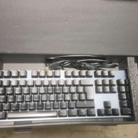 Tastiera meccanica + mouse gaming + tappetino