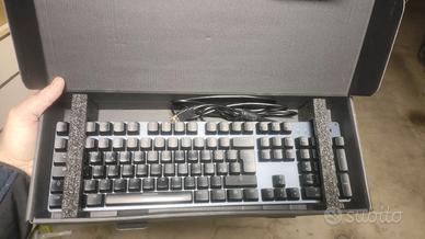 Tastiera meccanica + mouse gaming + tappetino