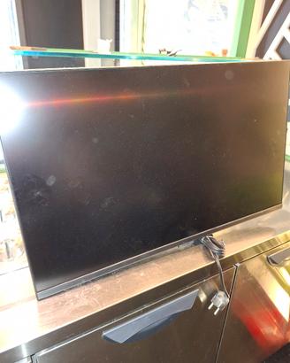 2 monitor smart tv samsung M5 con supporto muro