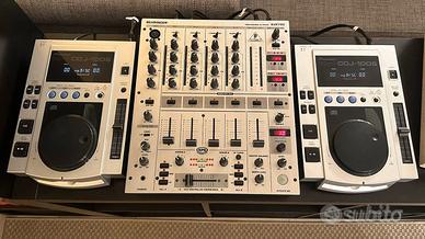 Consolle 2 Pioneer CDJ-100S e 1 Mixer Behringer DJ