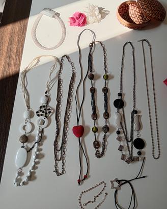 collane, bracciali, orecchini e bigiotteria 
