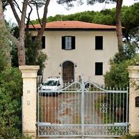 CECINA,VILLA bif 12 vani, 1000mq terreno fino 7ha