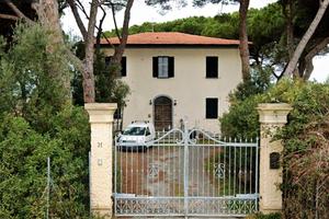 CECINA,VILLA bif 12 vani, 1000mq terreno fino 7ha