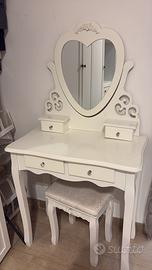 Toiletta da trucco bisnca con specchio e sgabello