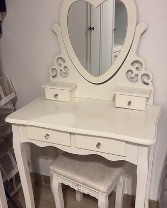 Toiletta da trucco bisnca con specchio e sgabello