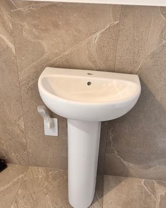 Lavabo con colonna