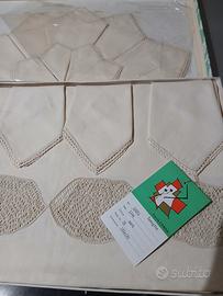 Tovaglia puro lino ricamata a mano