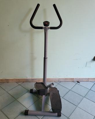 Step attrezzo ginnico per uso casalingo