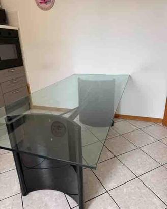 TAVOLO IN VETRO
