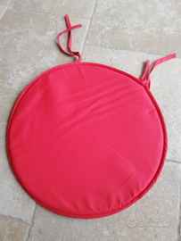 Cuscini rotondi rossi per sedie