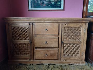 credenza etnica in legno chiaro