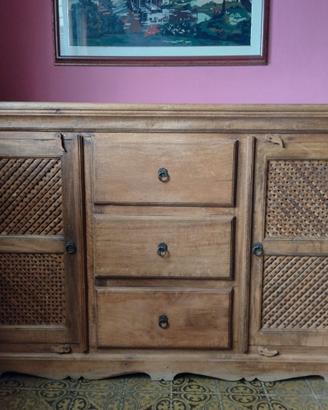credenza etnica in legno chiaro