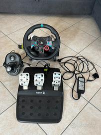 Volante Logitech G29 con pedaliera e cambio manual