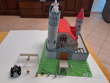 castello di paperinik con tutti i fumetti topolino